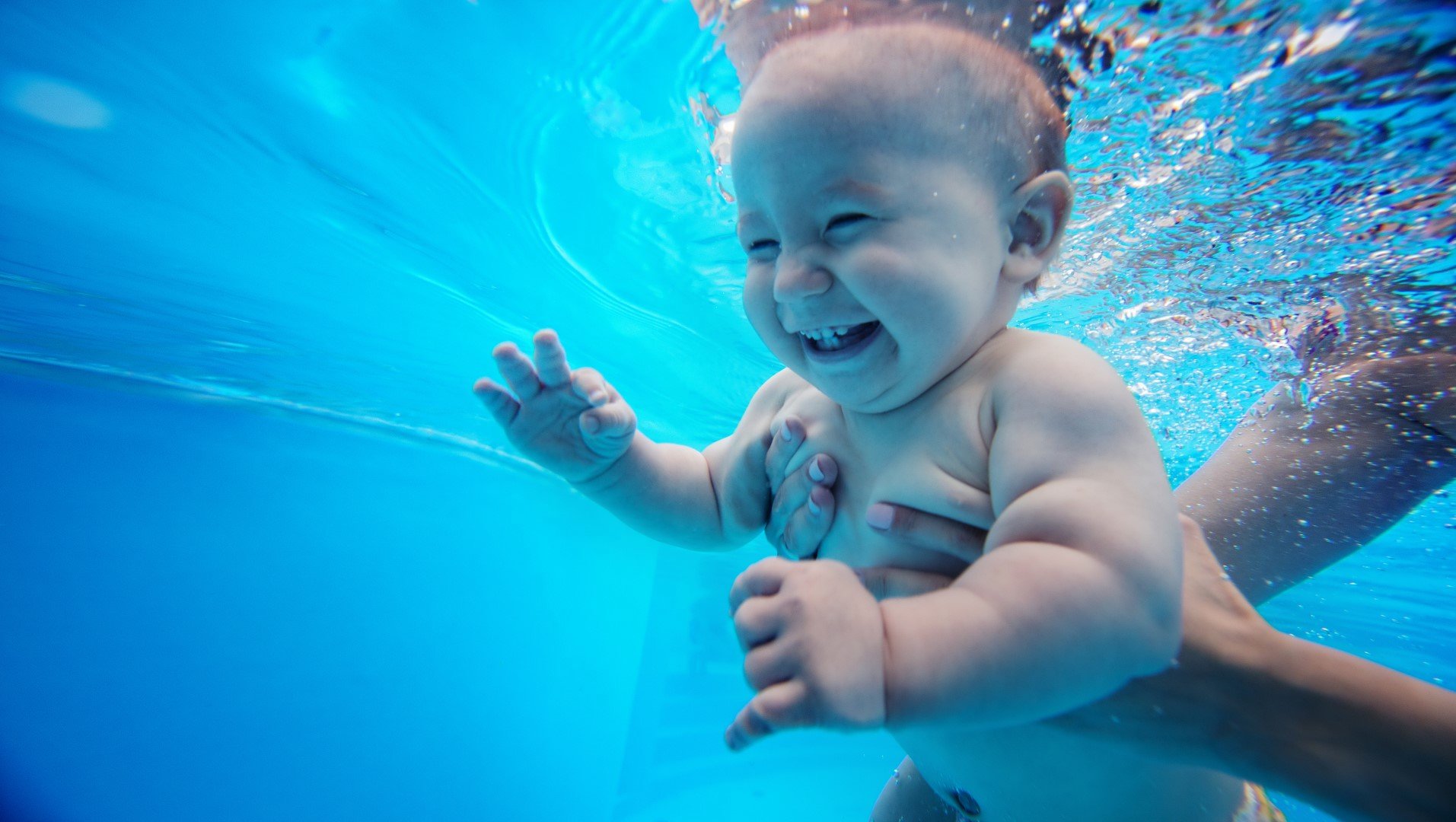 A LA BULLE D'EAU - Location piscine privée - Cours - Aquagym - Aquabike -  Kiné prénatale - Bébés nageurs - Montigny-le Tilleul - 0467 81 37 73